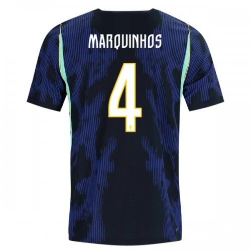 Oficiální Fotbalový Dres Brazílie Marquinhos 4 Hostující MS 2026 pro Muži Oficiální Fotbalový Dres Brazílie Marquinhos 4 Hostující MS 2026 pro Muži