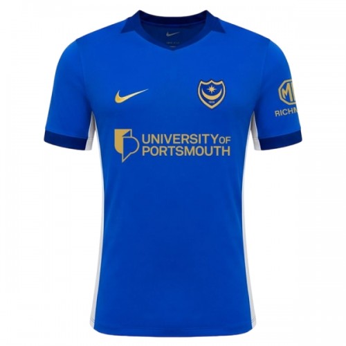 Oficiální Fotbalový Dres Portsmouth Domácí 2026-27 pro Muži Oficiální Fotbalový Dres Portsmouth Domácí 2026-27 pro Muži