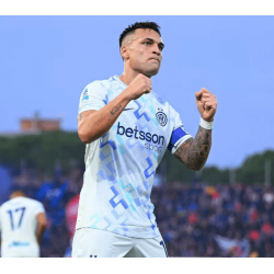 Dva góly Lautara Martineze vytvořily rekord a vrátily Inter Milán do boje o titul