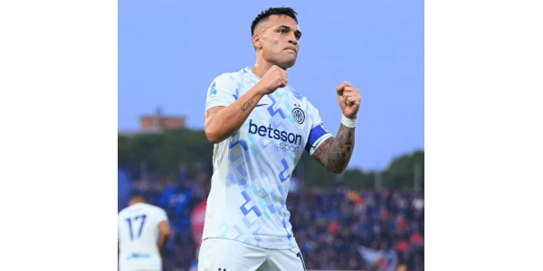 Dva góly Lautara Martineze vytvořily rekord a vrátily Inter Milán do boje o titul