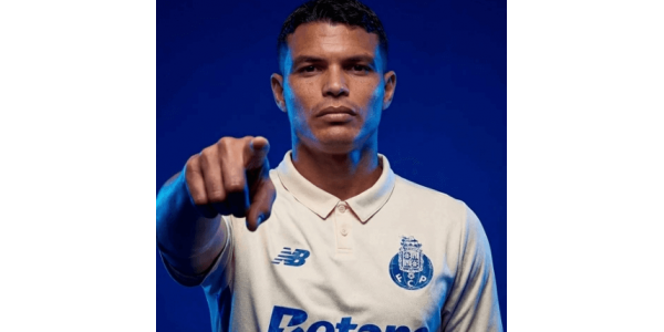 Thiago Silva, 41 let, se připojuje k Portu