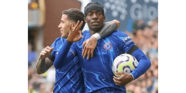 Arsenal podepsal dalšího hráče Chelsea a jeho náborová strategie je kontroverzní