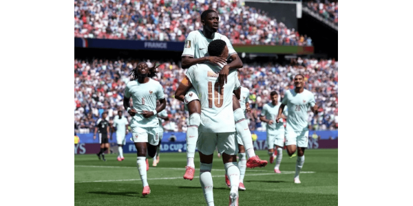 Haaland sleduje z lavičky, Mbappe přidává dvě asistence, Dembélé hattrick