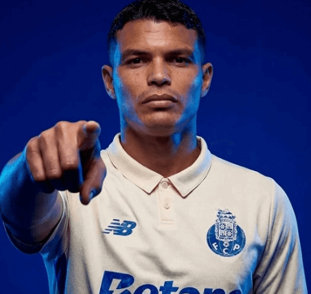 Thiago Silva, 41 let, se připojuje k Portu