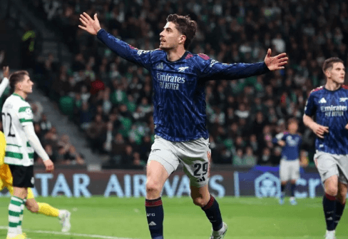 Arsenal si zajišťuje klíčovou výhodu v kvalifikaci Ligy mistrů