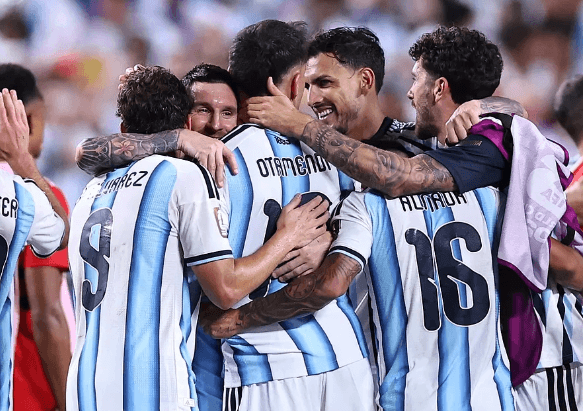 Messi se opět zapsal do historie mistrovství světa, Argentina postupuje do semifinále
