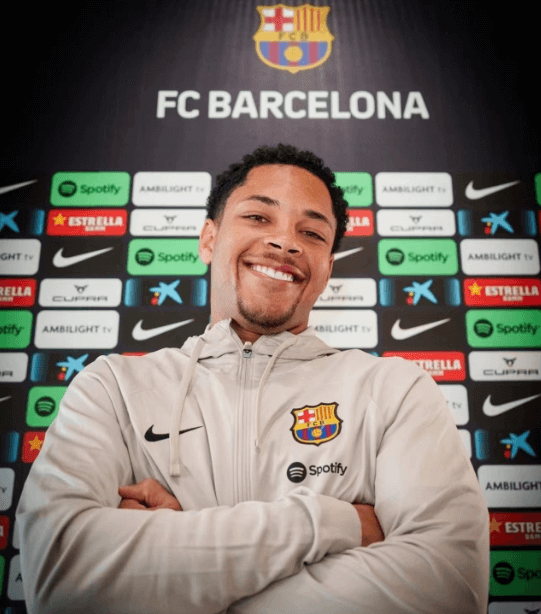 18letý brazilský génius Roque oficiálně přistál na Camp Nou 18letý brazilský génius Roque oficiálně přistál na Camp Nou