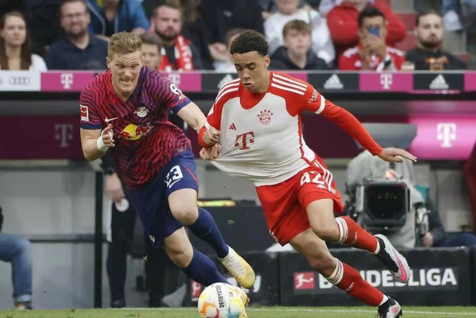 Bayern ztrácí iniciativu v boji o titul Bayern ztrácí iniciativu v boji o titul