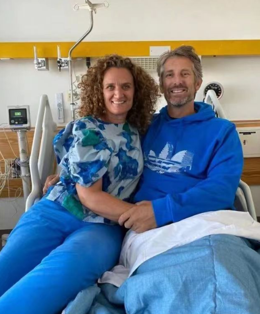Van der Sar je mimo ohrožení života a mimo intenzivní péči Van der Sar je mimo ohrožení života a mimo intenzivní péči